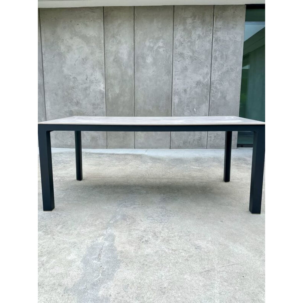 ALUMINIOWY STÓŁ AZZURA W KOLORZE SZARYM