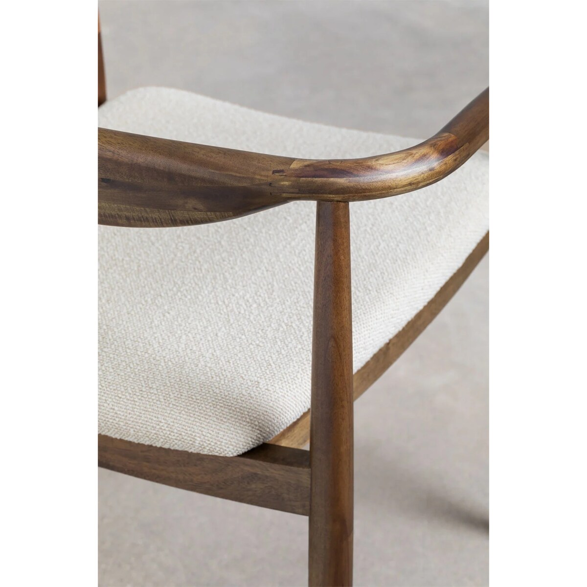 Krzesło z drewna z szenilowym siedziskiem Mallory brązowe