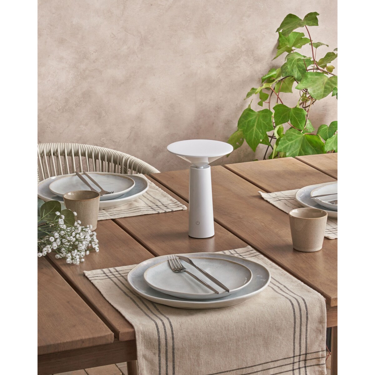 Bezprzewodowa lampa stołowa metalowa biała LEVIRA