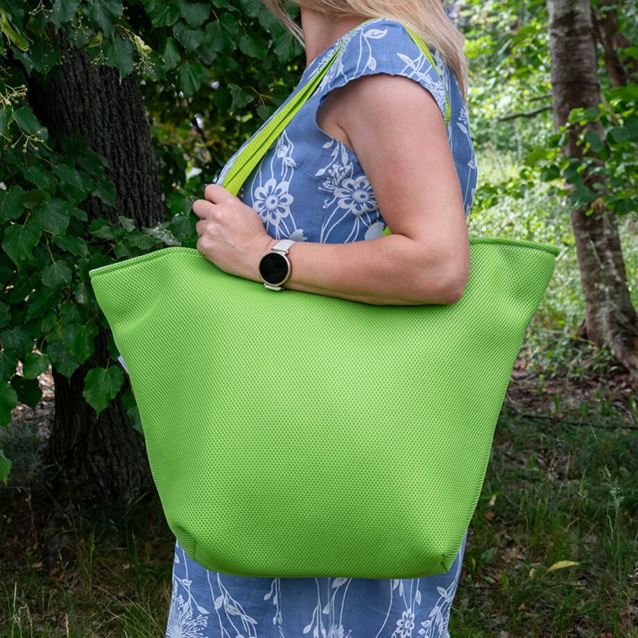 Torba na zakupy trapezowa 67x42 cm zielona z wnętrzem srebrnym