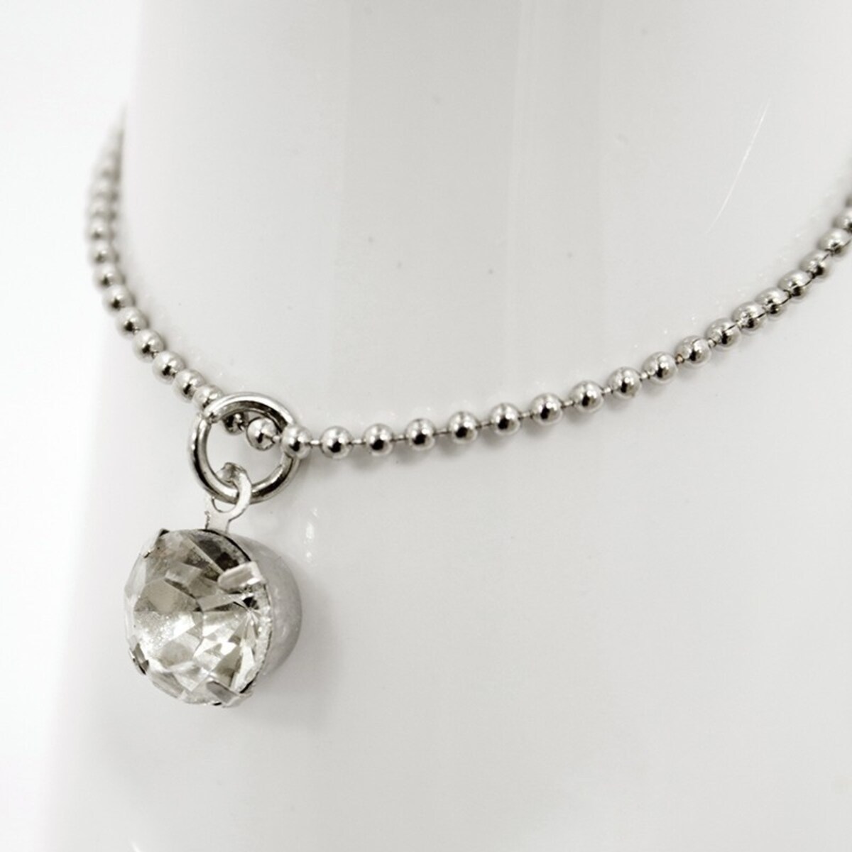 Dekoracja - biały królik z naszyjnikiem 28,5x6x8,5 cm