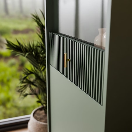 Witryna MIDNIGHT z przeszklonym frontem na stelażu, zielona