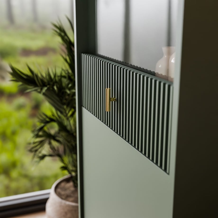 Witryna MIDNIGHT z przeszklonym frontem na stelażu, zielona