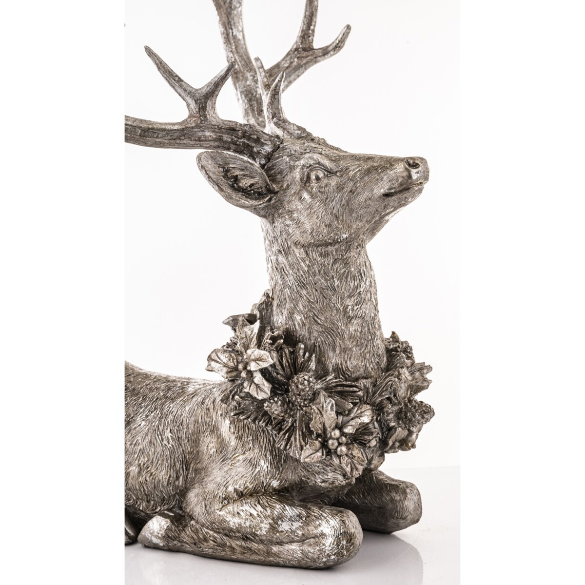 Dekoracja - figurka leżącego jelenia 50x38x28 cm SHIKA srebrny z wieńcem