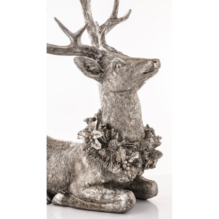 Dekoracja - figurka leżącego jelenia 50x38x28 cm SHIKA srebrny z wieńcem