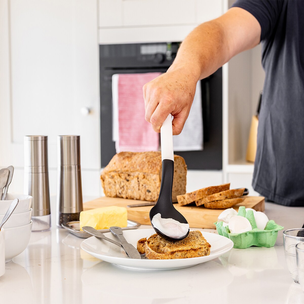 KitchenAid łyżka kuchenna z otworami Porcelain White