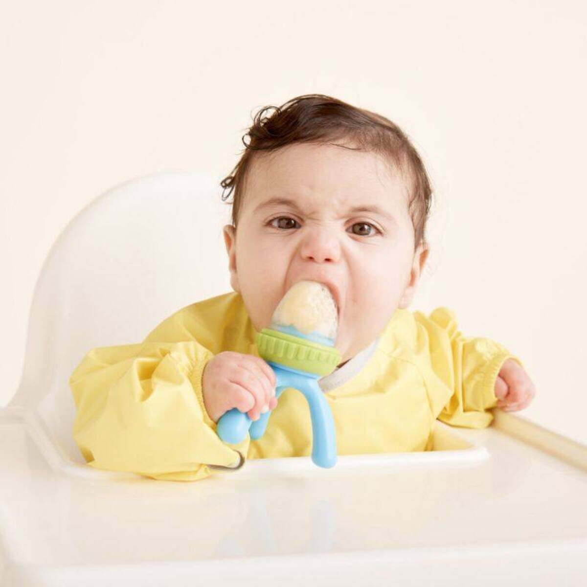 Gryzak dla niemowlaka 5m+ do podawania owoców i pokarmu błękitny b.box