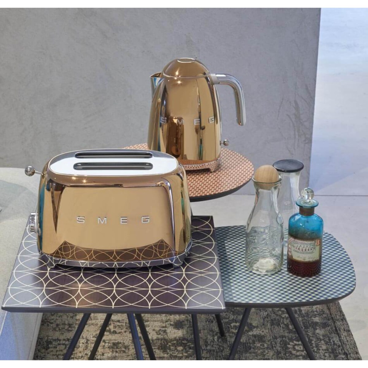 Czajnik elektryczny różowe złoto 50's Style, 1700 ml, SMEG