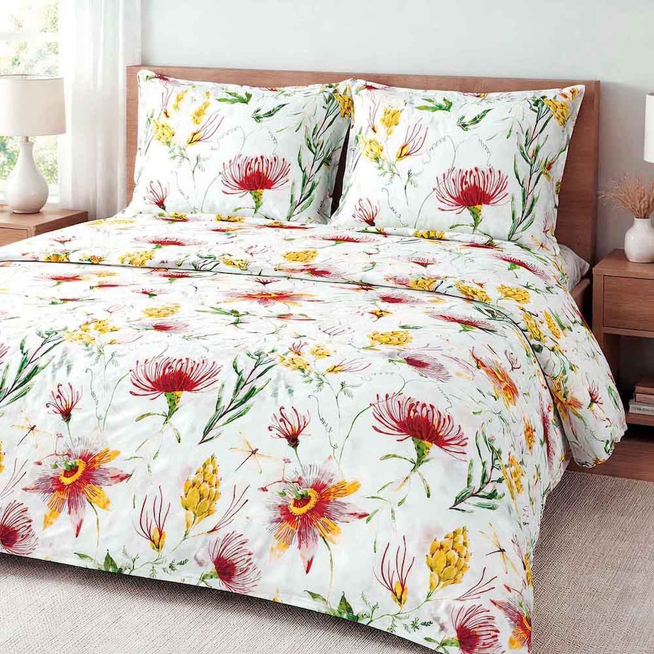 Poszewka dekoracyjna bawełniana 40x40 Sunny Bloom biała w kolorowe letnie kwiaty, Cottonlove, Darymex