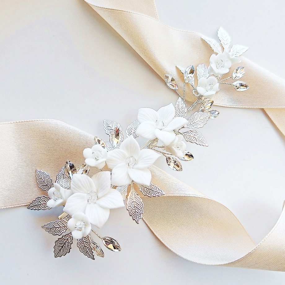 Efektowna srebrna spinka do włosów z kwiatami i cyrkoniami