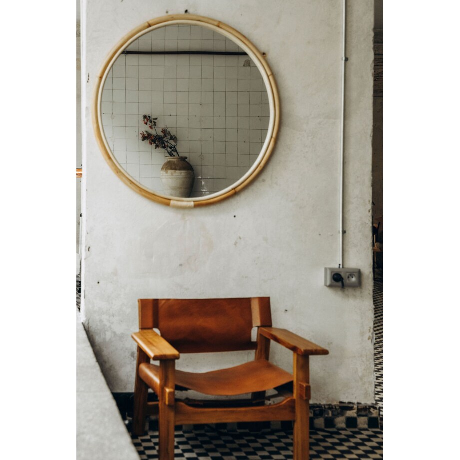 Okrągłe lustro w rattanowej ramie LUMA