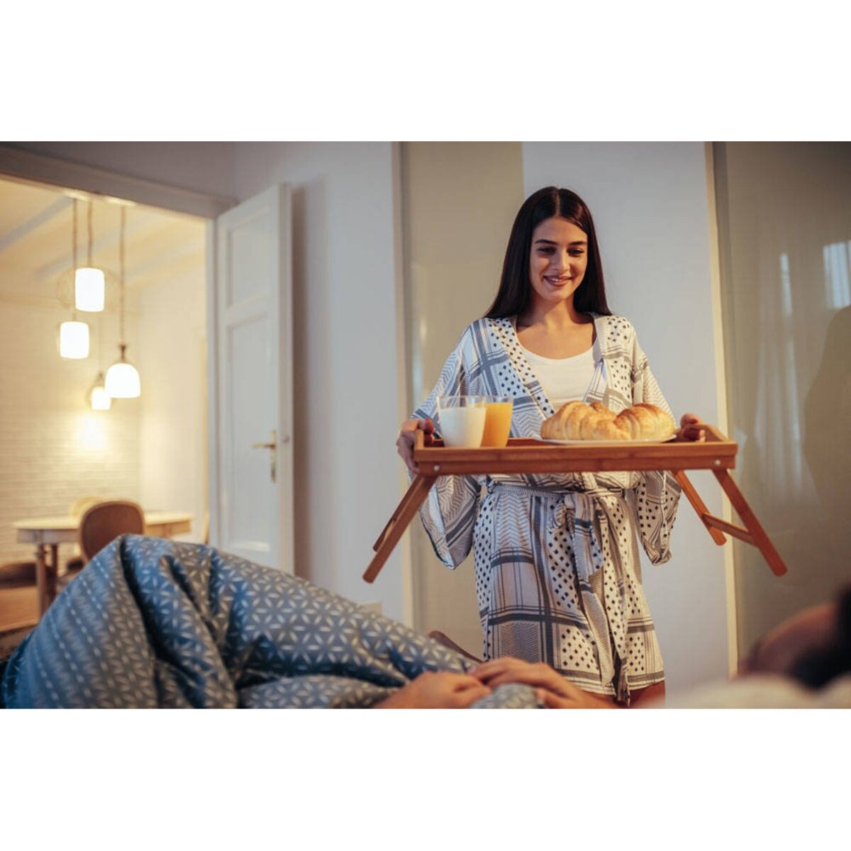 Stolik śniadaniowy, bambusowa taca z nóżkami, 50x30 cm