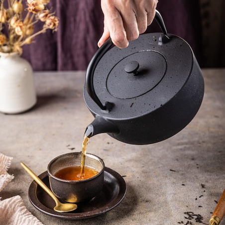 Czajniczek żeliwny Zaparzacz do herbaty ziół 1.1L KINGHOFF