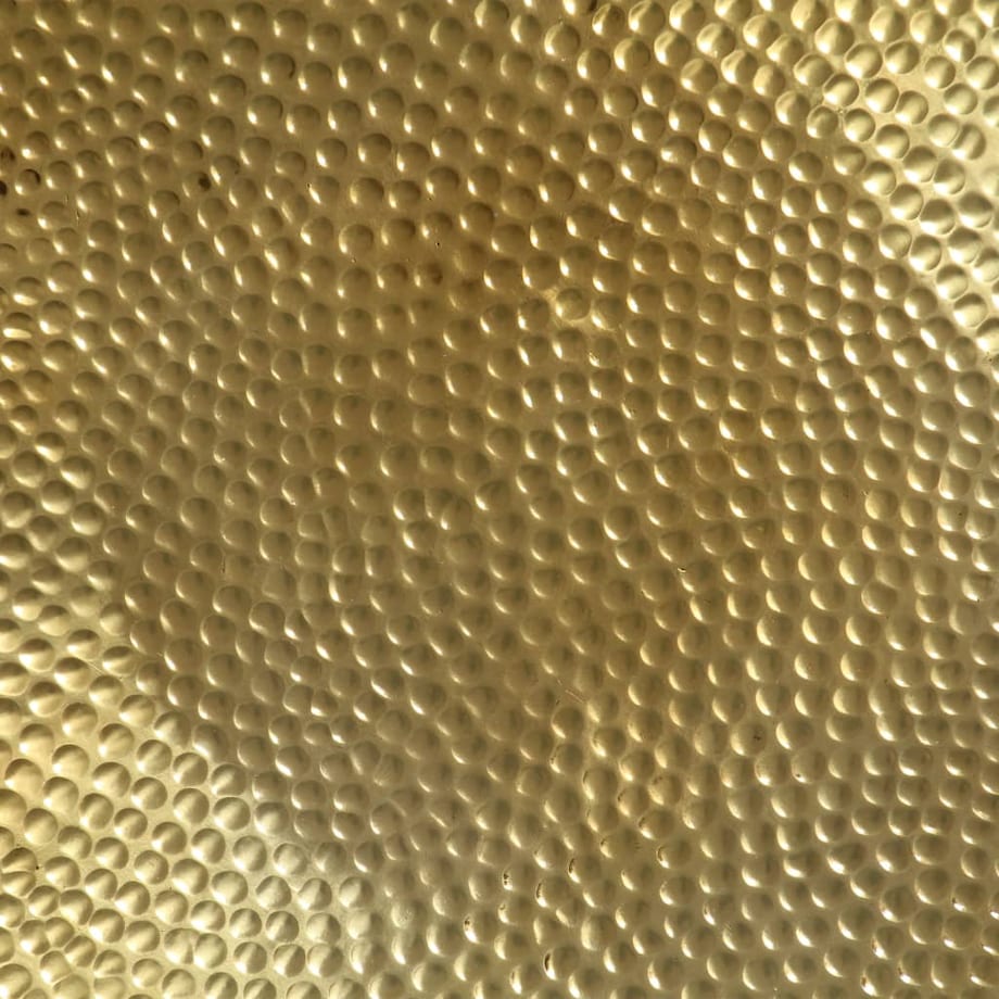 vidaXL Stolik kawowy z młotkowanego aluminium, 70x30 cm, mosiądz