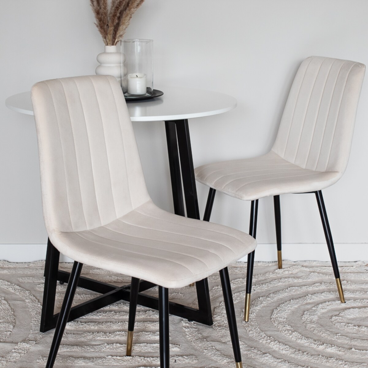 Krzesło tapicerowane welurowe pikowane złote nogi beżowe