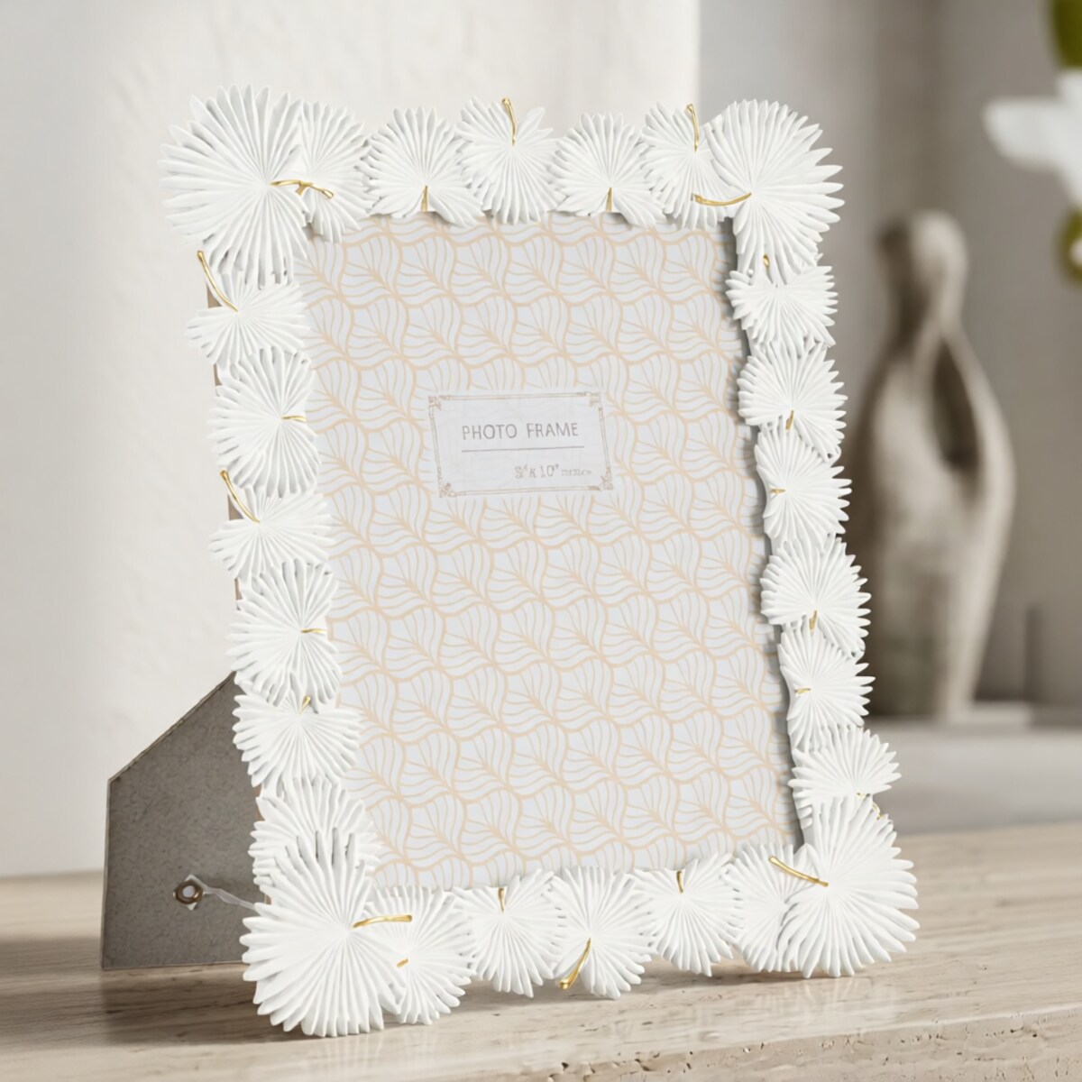 Ramka na zdjęcia Palm Leaf, zdjęcie 20 x 25 cm, kolor biały, żywica syntetyczna, rama 28,5 x 1,7 x 33 cm, motyw: liście i palma, Mauro Ferretti