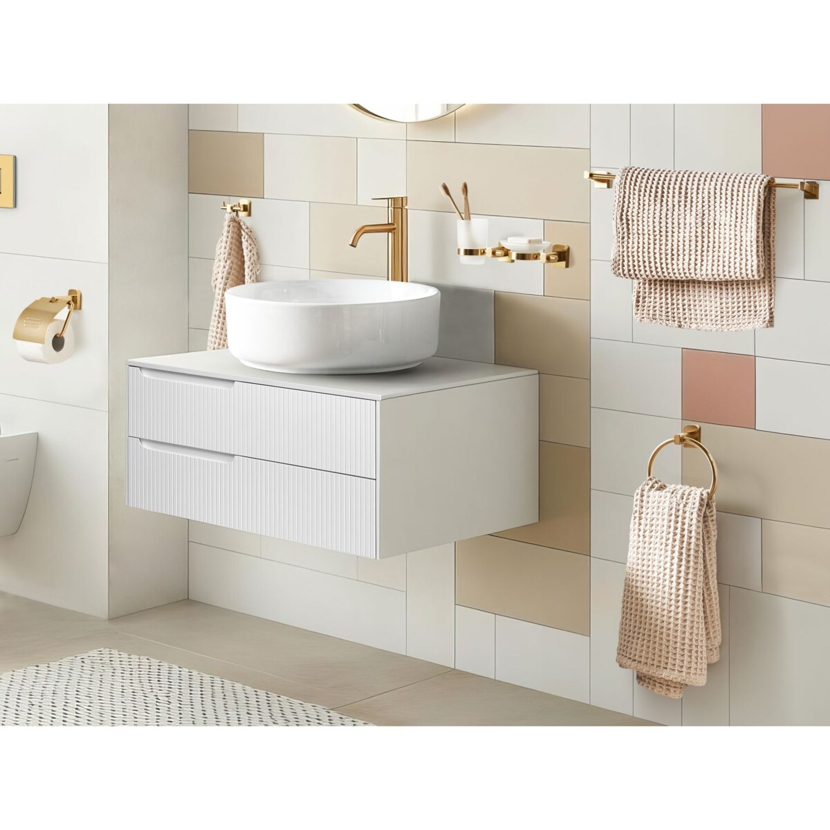 Zestaw akcesoriów toaletowych 6 elementów POCONE Z uchwytami i haczykami na ręczniki Złoty