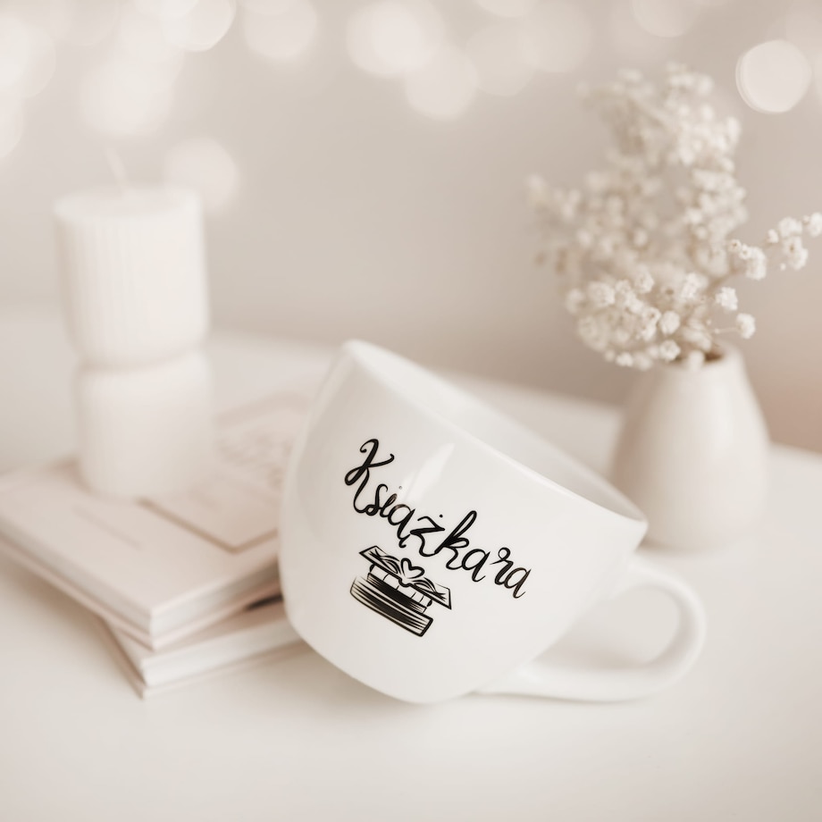 Kubek porcelanowy 500 ml „Książkara" — prezent dla miłośniczki książek, mola książkowego