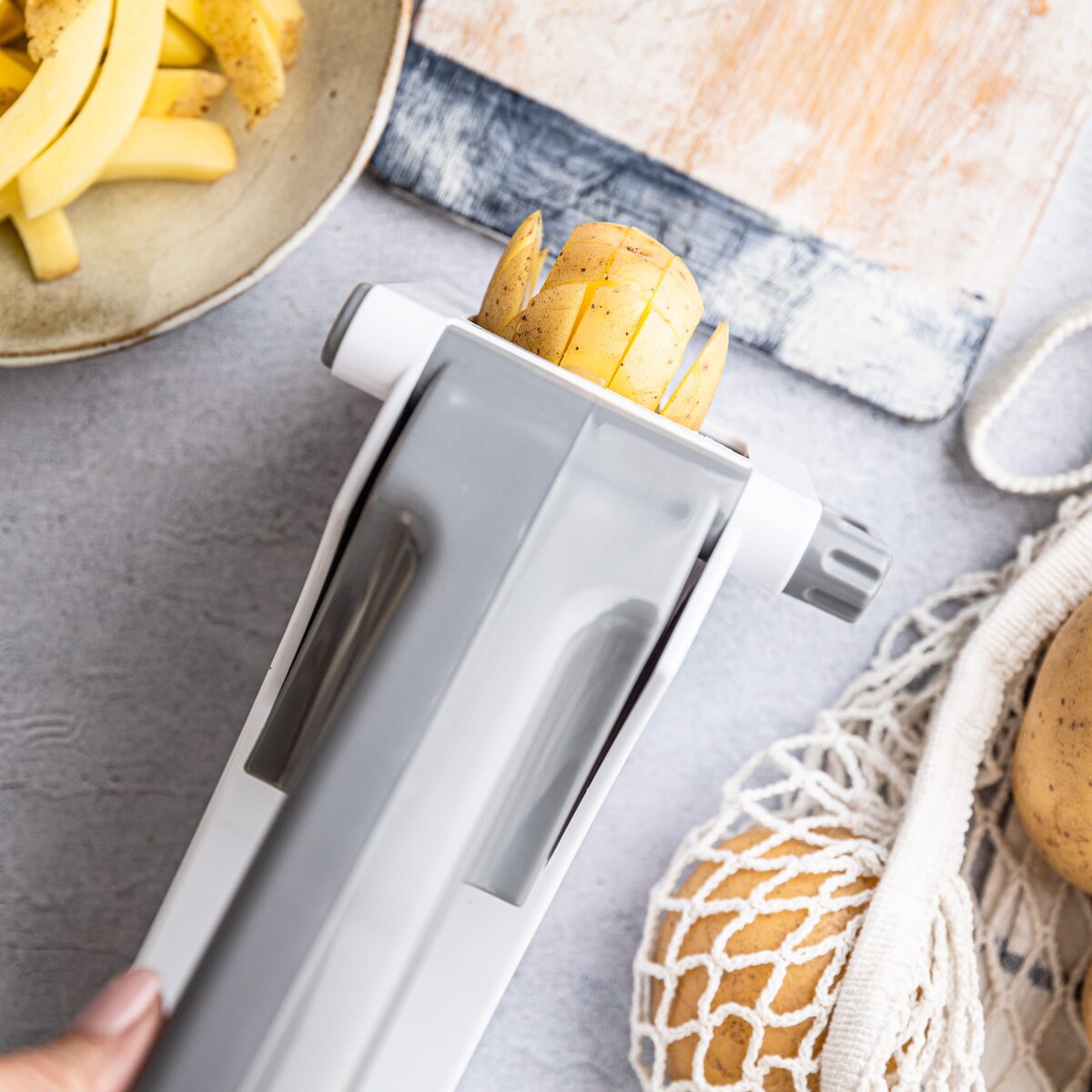 Maszynka ręczna do krojenia ziemniaków frytek biała KINGHOFF