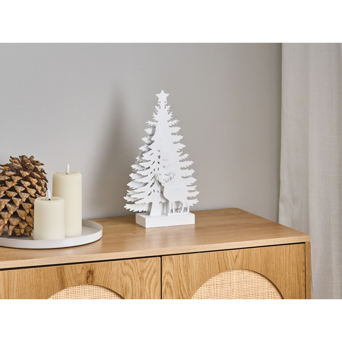 Dekoracja świąteczna LED FEMAN Choinka Renifer 36 cm Biały