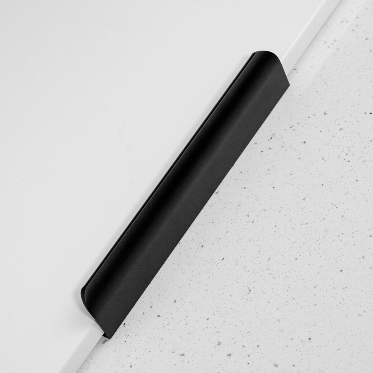 Uchwyt do mebli czarny meblowy krawędziowy do szafek szuflad mat loft 160mm