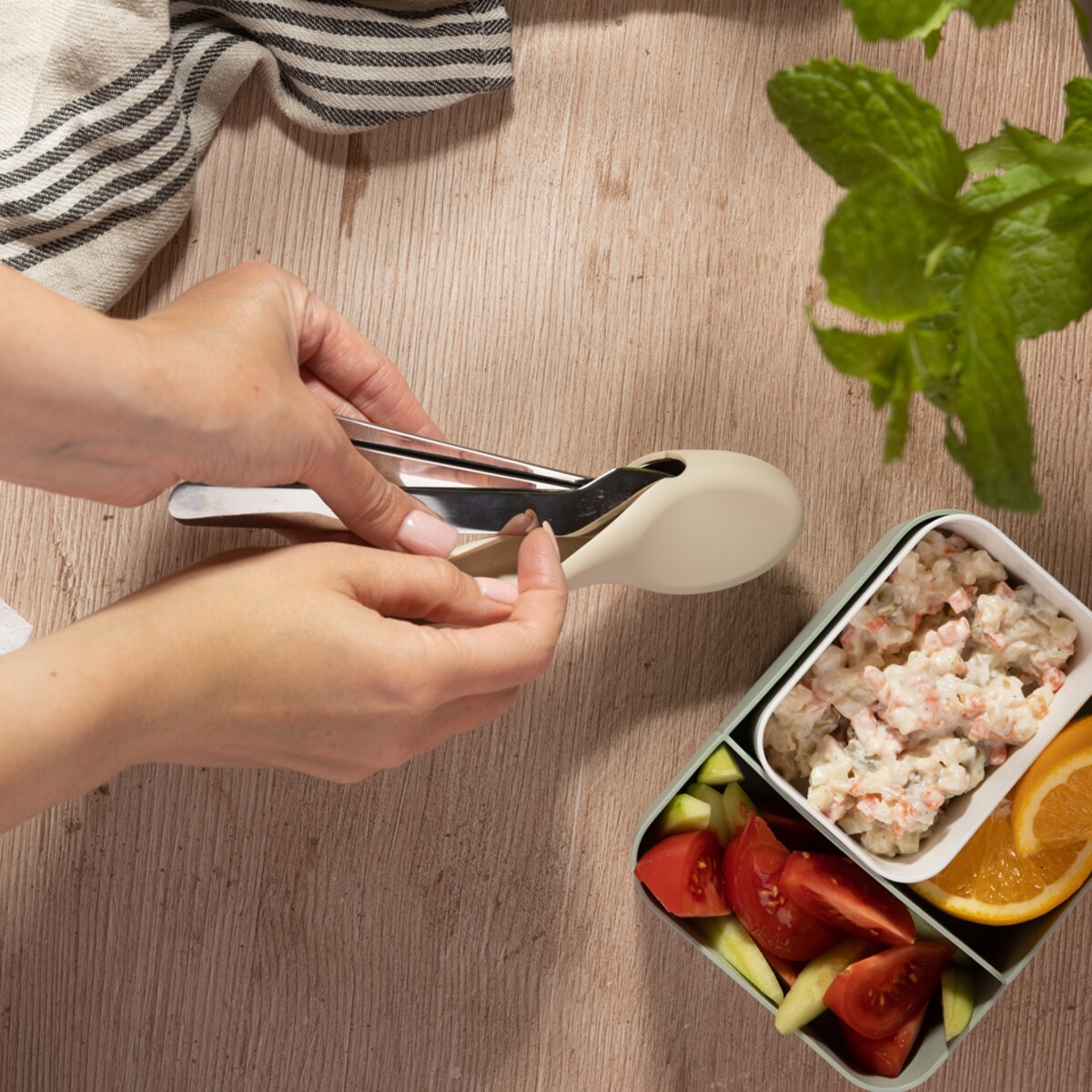 Kinghoff zestaw sztućców w etui do lunch boxów 63235