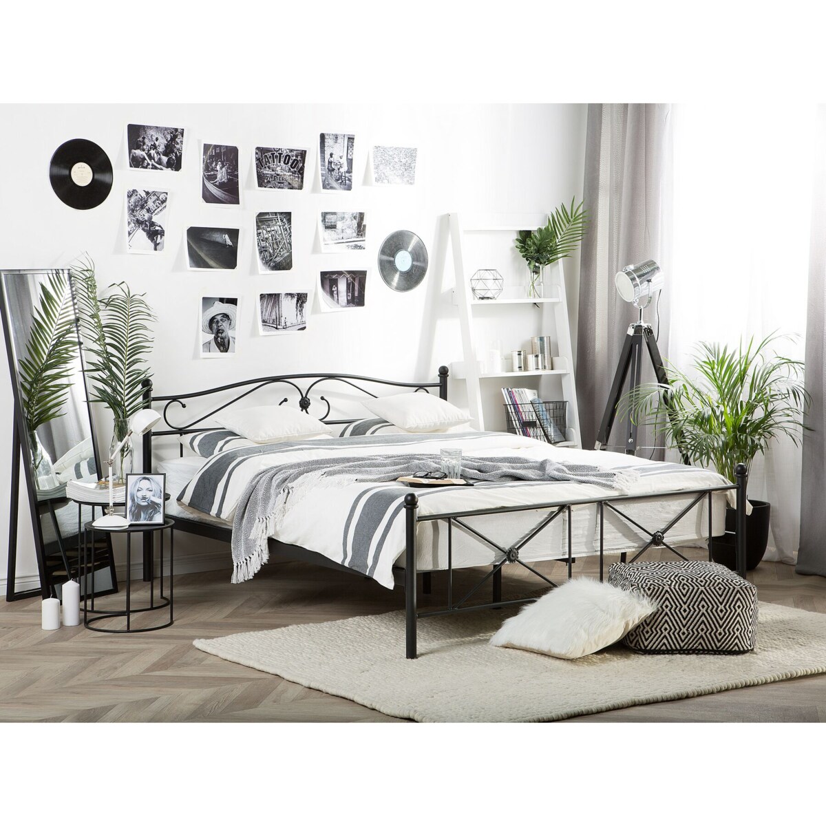 Łóżko metalowe 160 x 200 cm czarne RODEZ