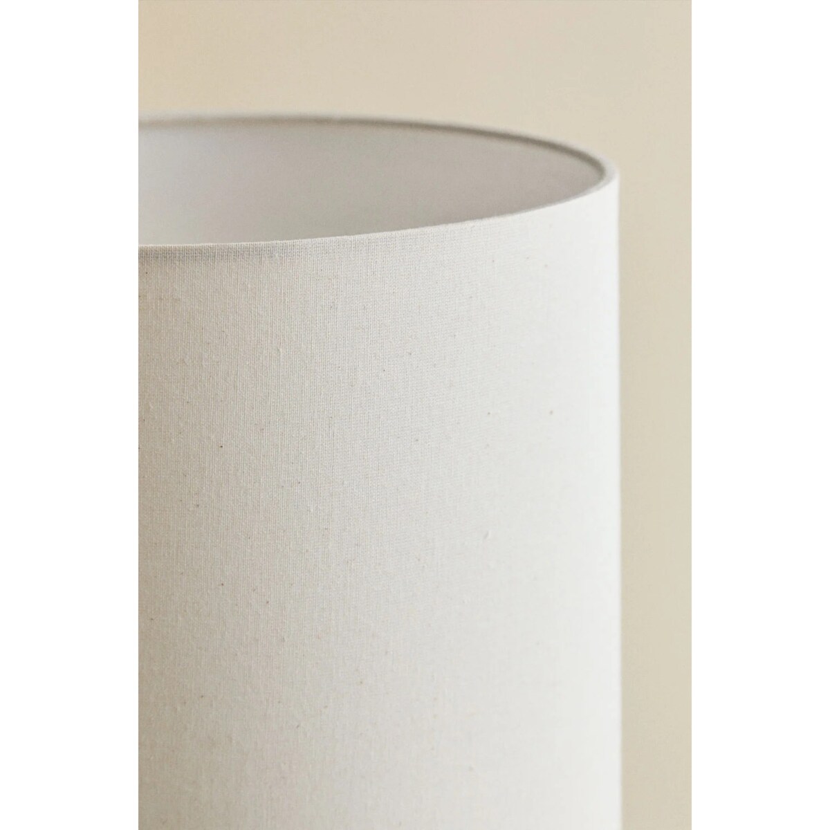 Lampa stołowa z lnu i włókna szklanego Loana, brudna biel