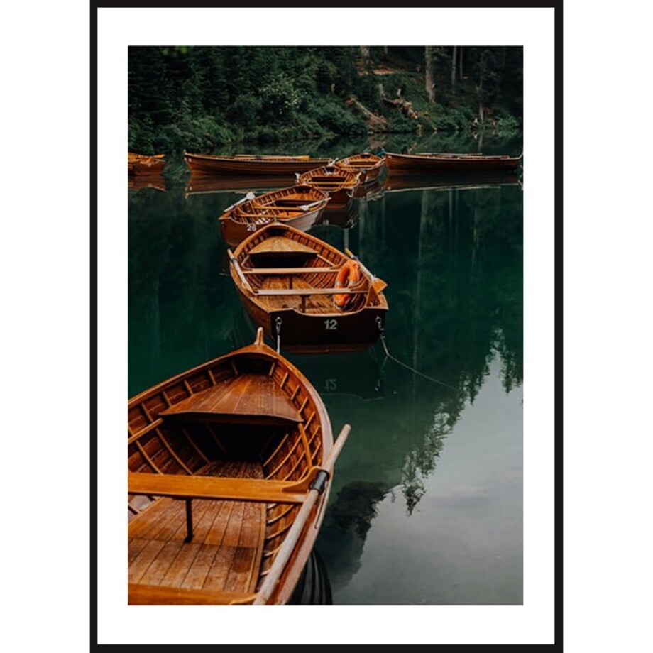 Poster Story, Plakat, Obraz - Drewniane Łodzie na Wodzie, wymiary 42 x 60 cm