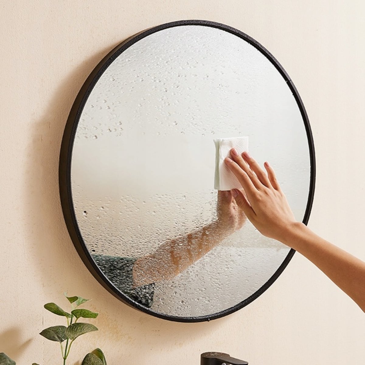 Czarne lustro ścienne 60 cm okrągłe do salonu łazienki sypialni