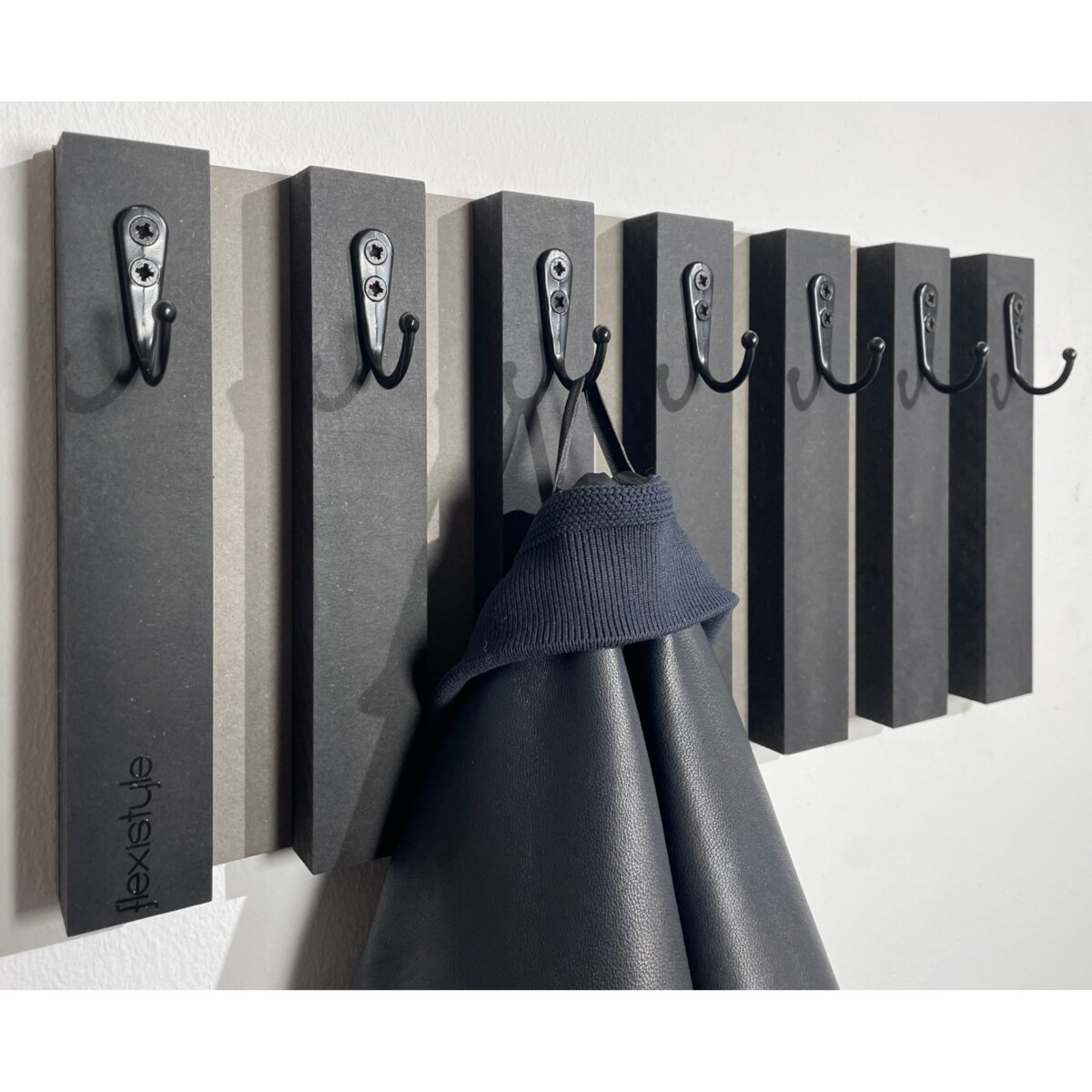 Drewniany wieszak na klucze Lamele 40cm czarny