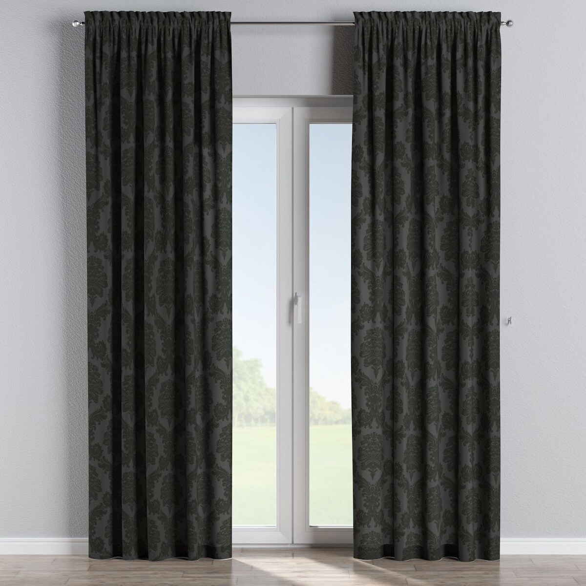 Zasłona na kanale z grzywką 1 szt. 130x260 czarne liście akantu na grafitowym tle