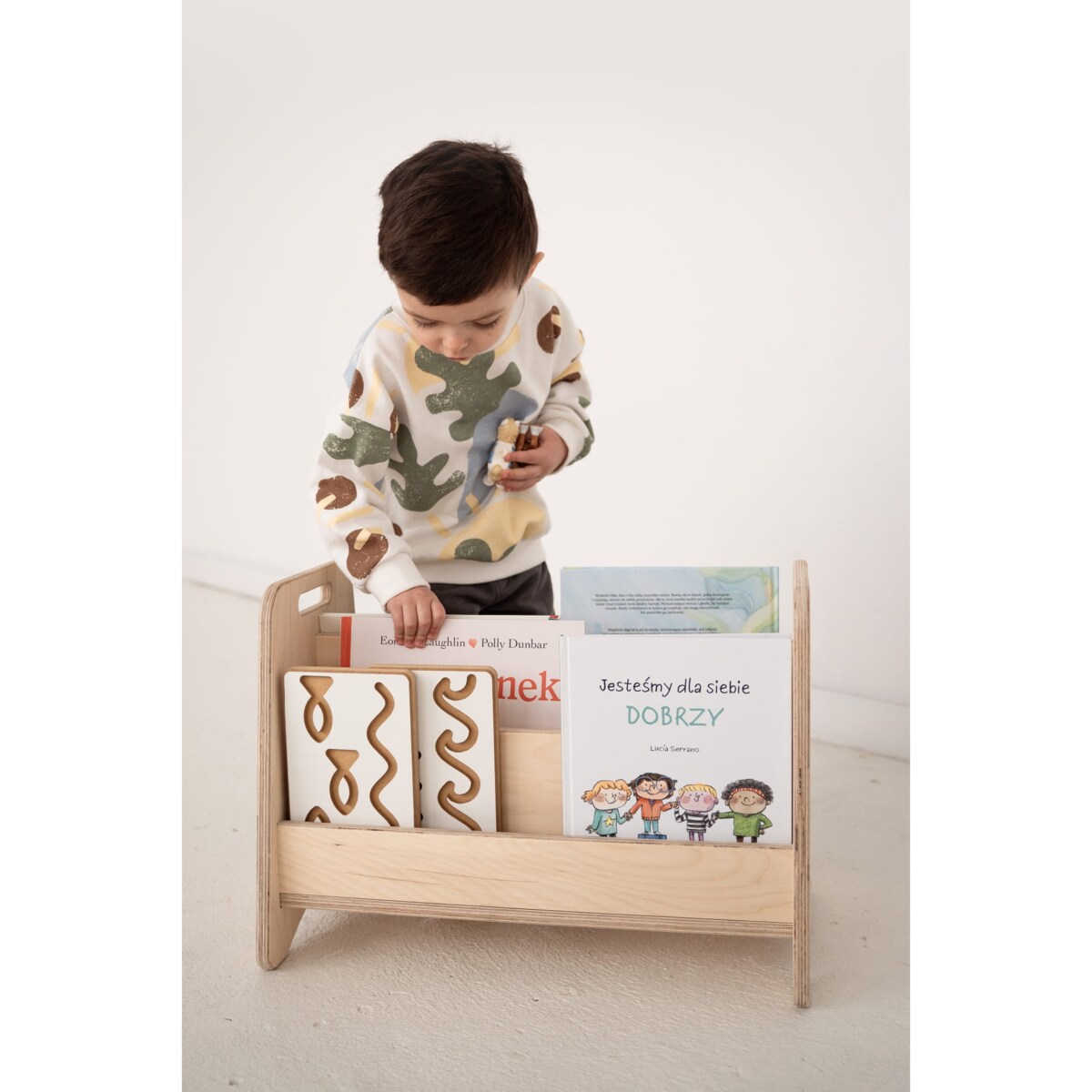 M - biblioteczka montessori