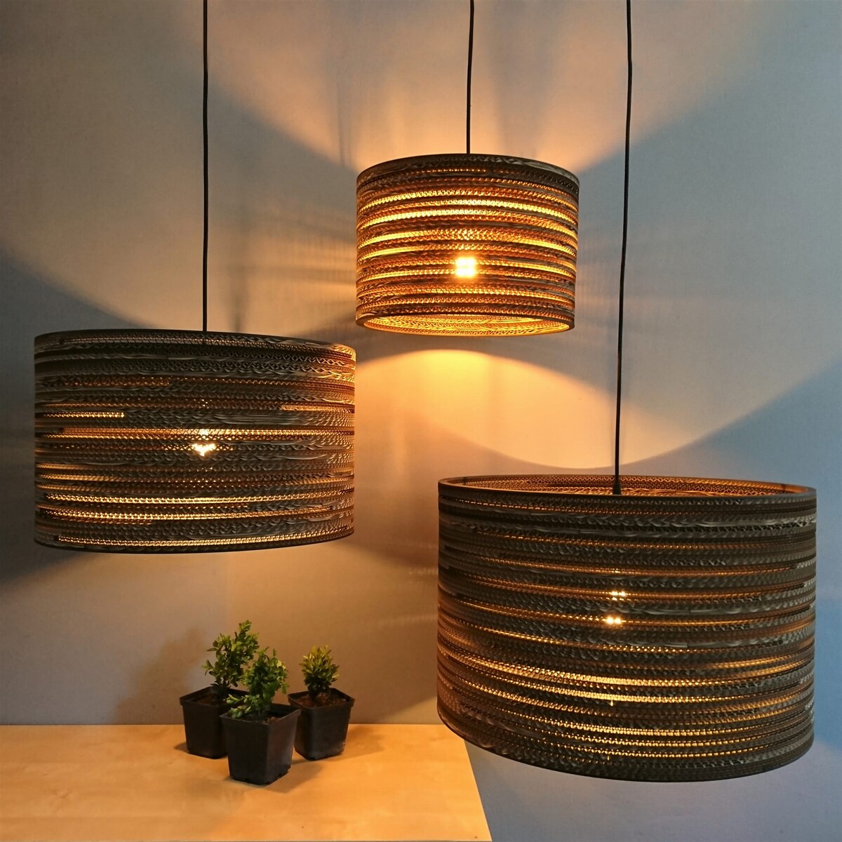 Cylindryczna lampa wisząca z tektury - TAMBURO 45