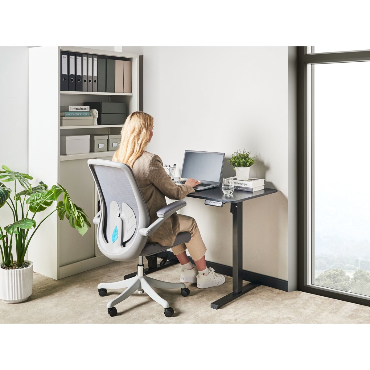 Biurko regulowane elektrycznie 120 x 60 cm czarne TAVARES