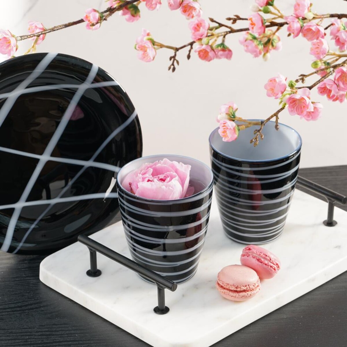 VILLA ITALIA Szklanka ze szkła topionego czarno biała 360 ml NEBBIA