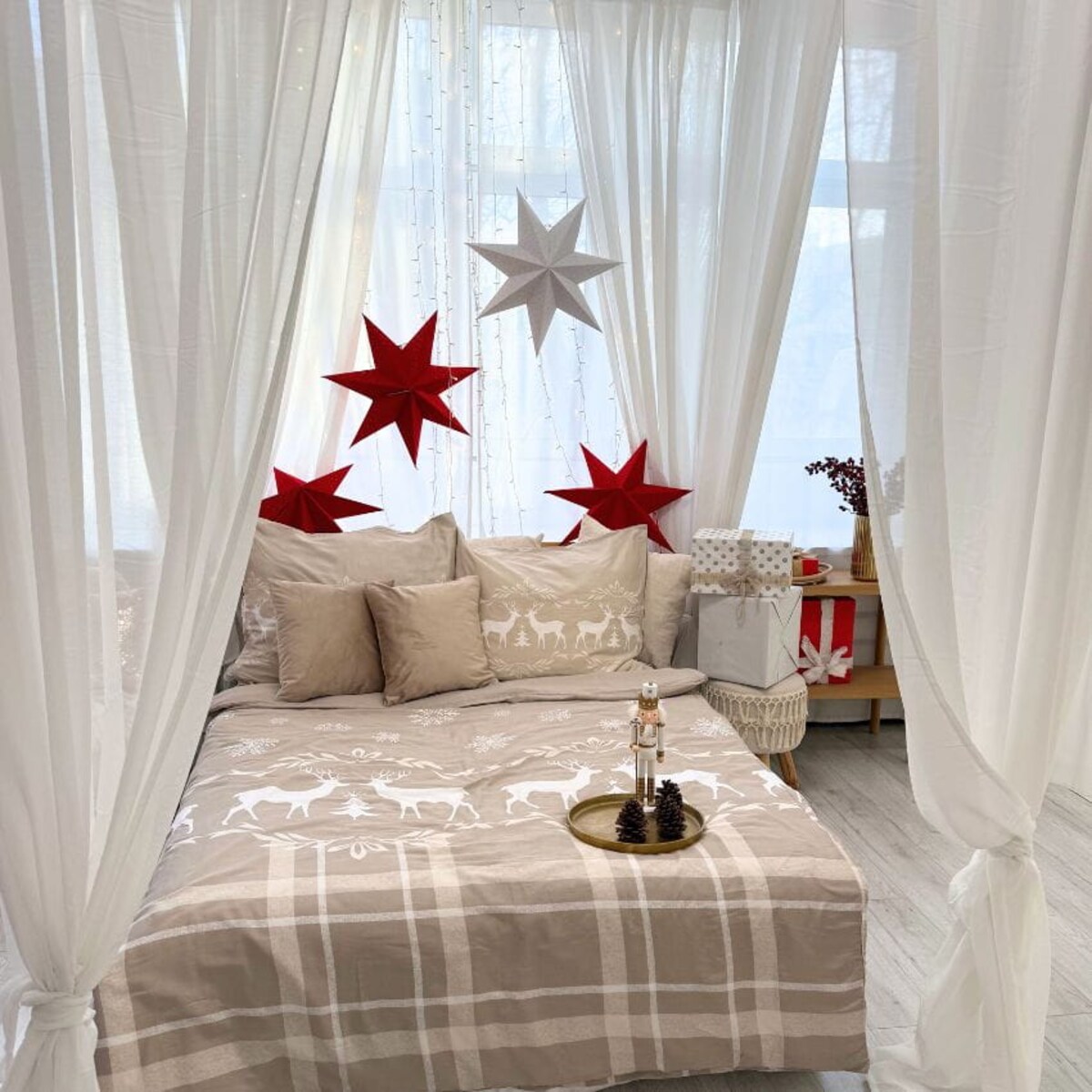 Pościel bawełniana świąteczna 160x200 BEŻOWO-BIAŁA Z RENIFERAMI I ŚNIEŻYNKAMI