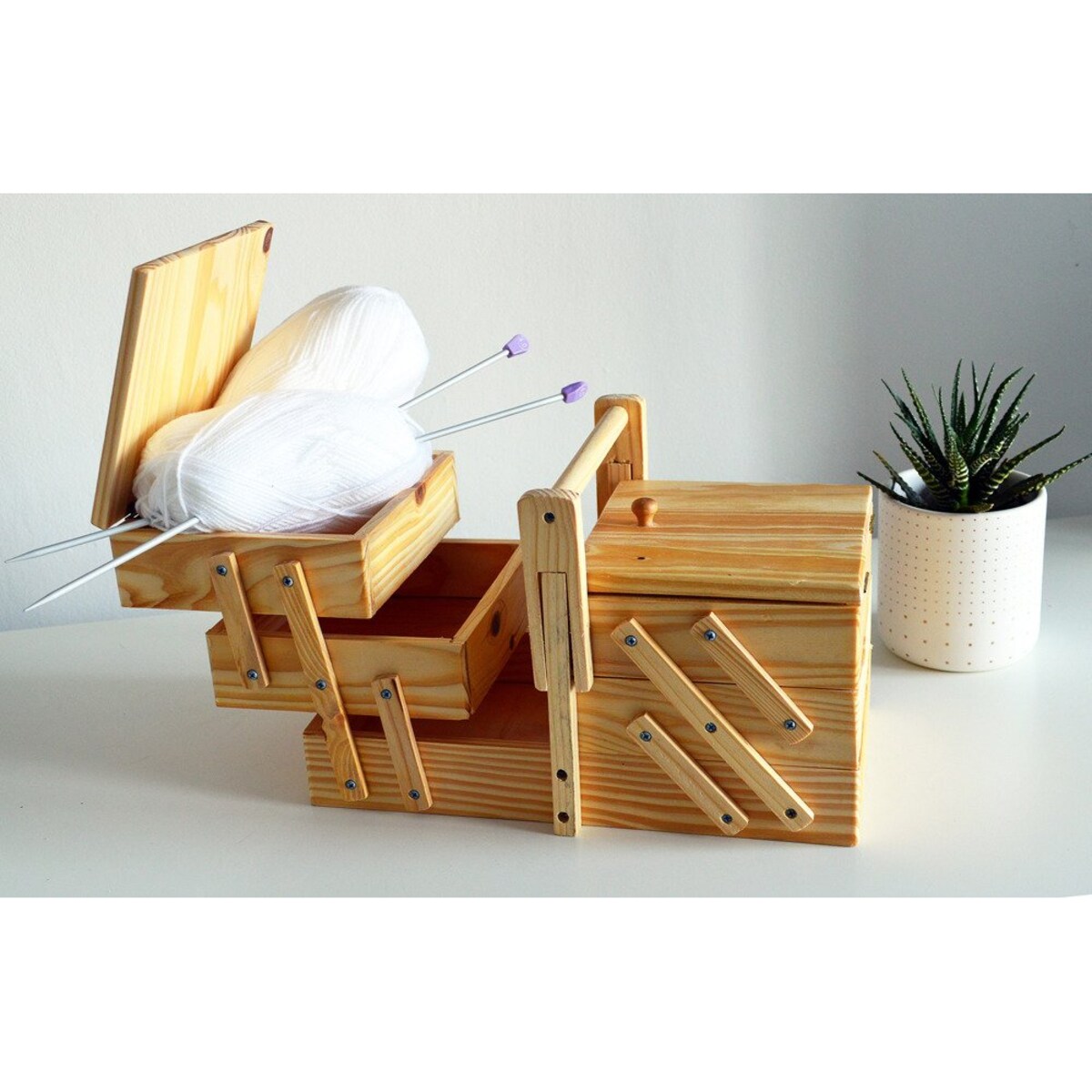 Drewniana niciarka – klasyczna niciarka z 5 przegródkami