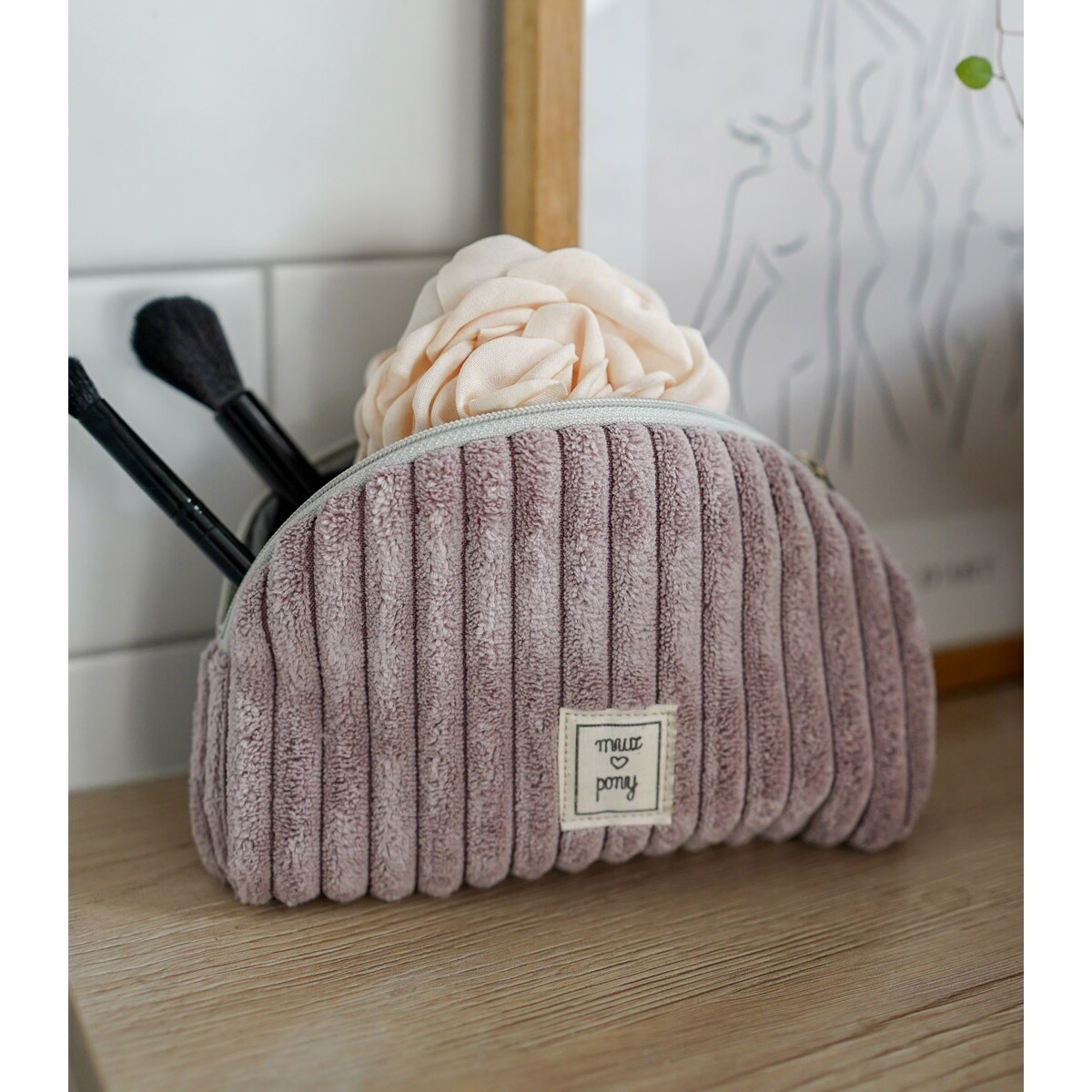 Magenta Grey – sztruksowa kosmetyczka z wodoodpornym wnętrzem