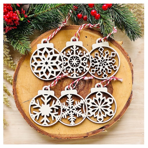 Zestaw drewnianych zawieszek choinkowych