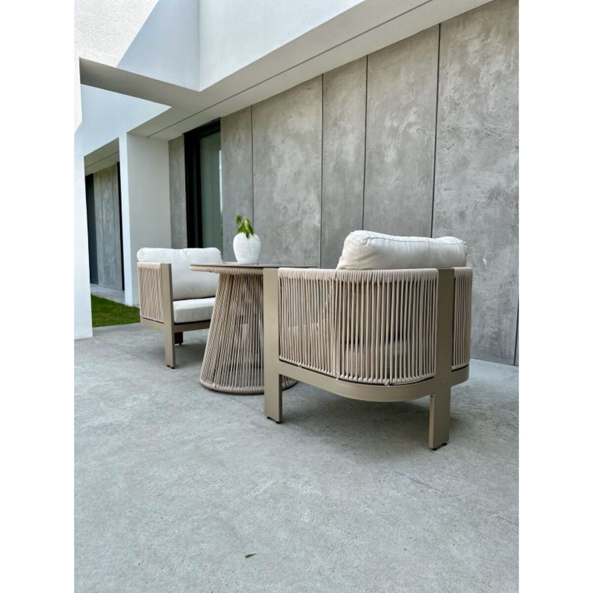 ALUMINIOWY STOLIK AZZURRA W KOLORZE SZAMPAŃSKIM