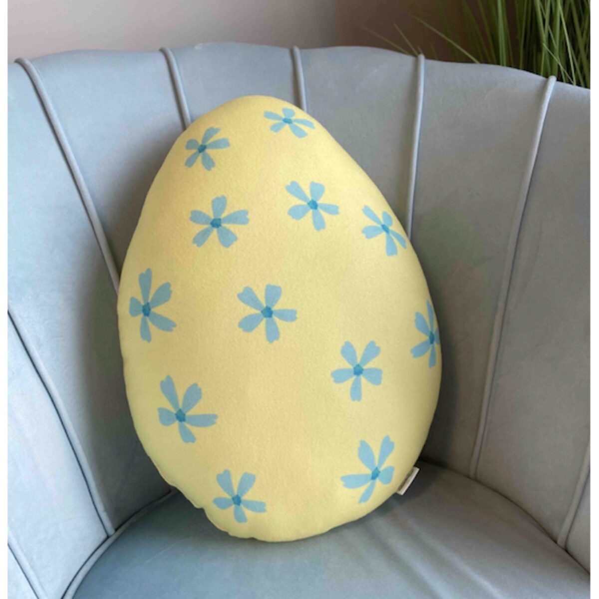 Poduszka jajko pisanka Wielkanoc żółta w błękitne kwiatki