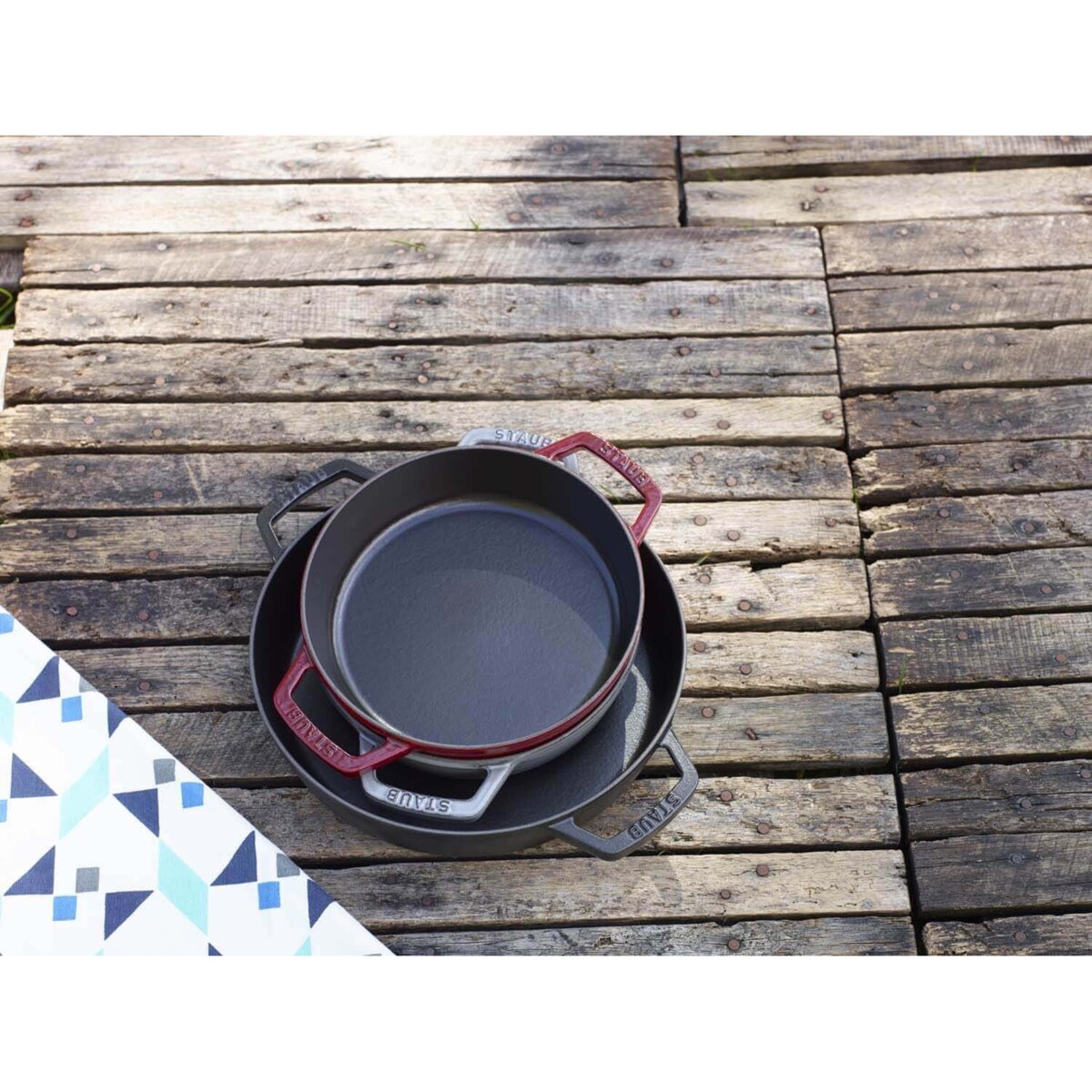 STAUB Patelnia żeliwna z dwoma uchwytami 26 cm, czarny