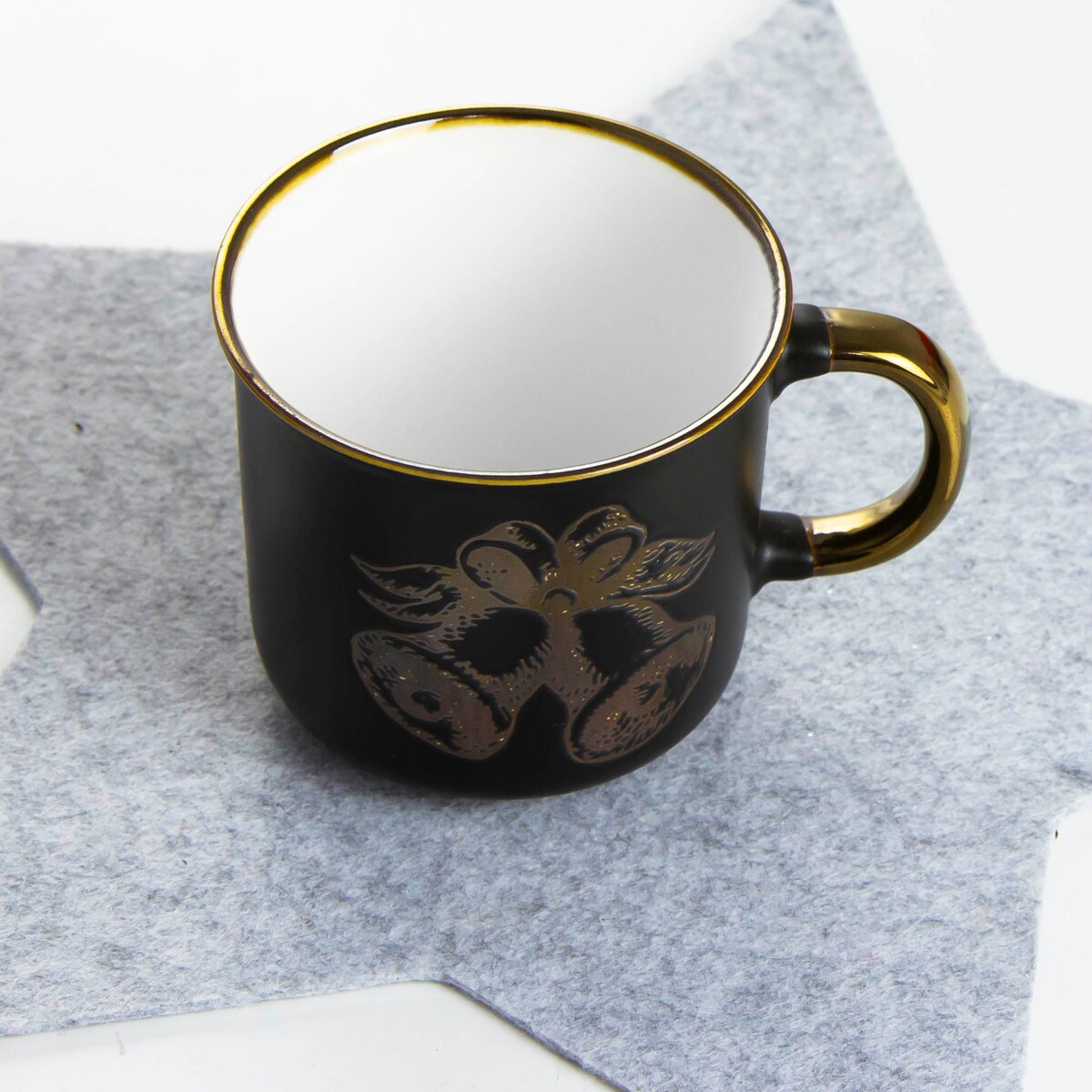 Kubek Porcelanowy Świąteczny Boże Narodzenie 400 Ml Czarno-Złoty Dzwonki