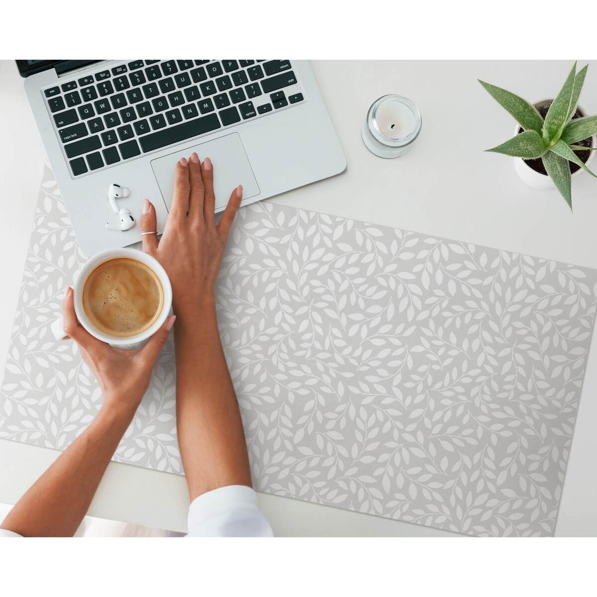 Szara mata na biurko Liściasty wzór, 90x45 cm