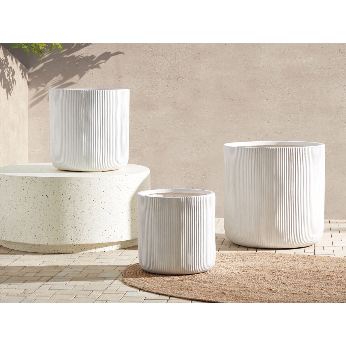 Doniczka okrągła ⌀ 55 cm złamana biel OREOI