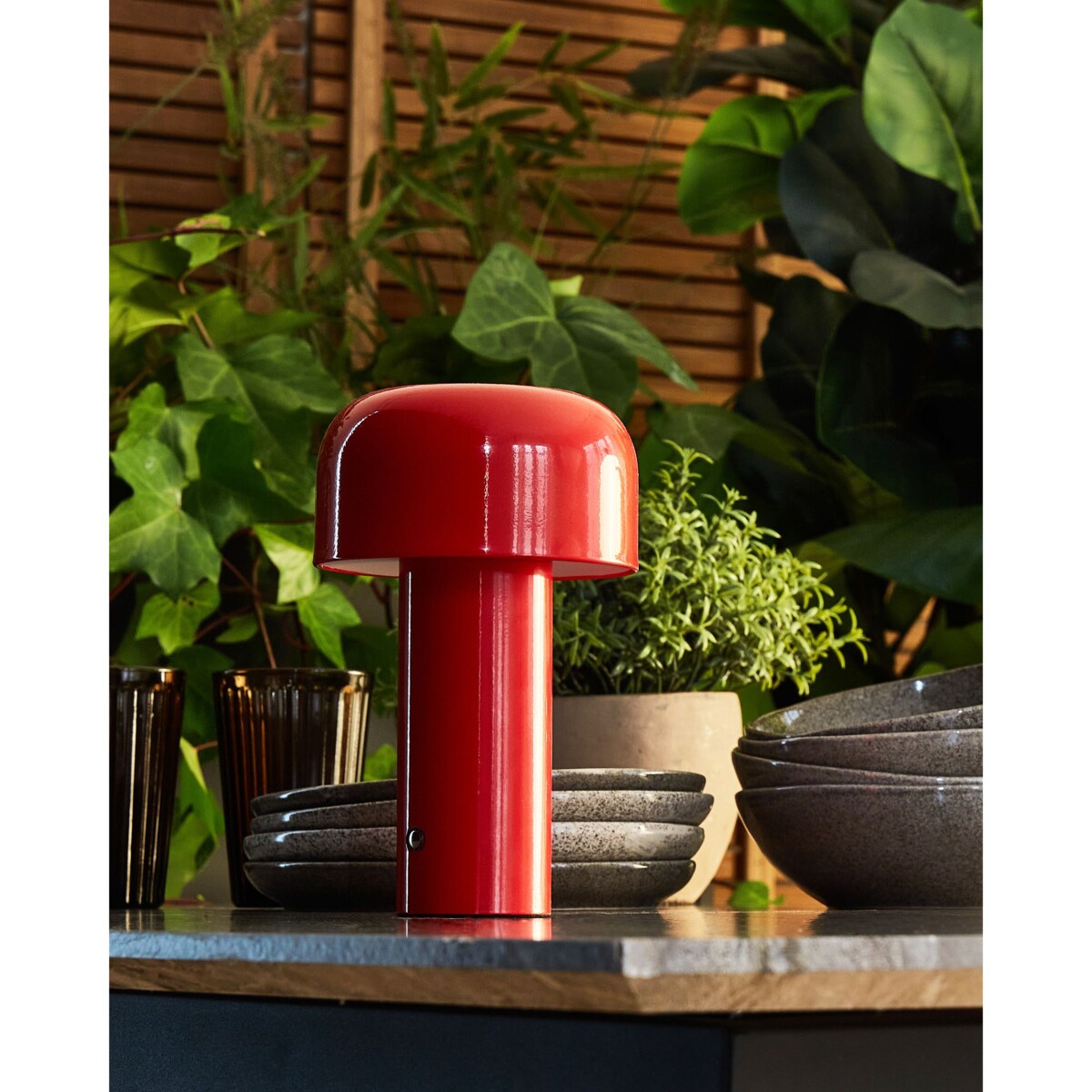 Bezprzewodowa lampa stołowa metalowa czerwona BESOS