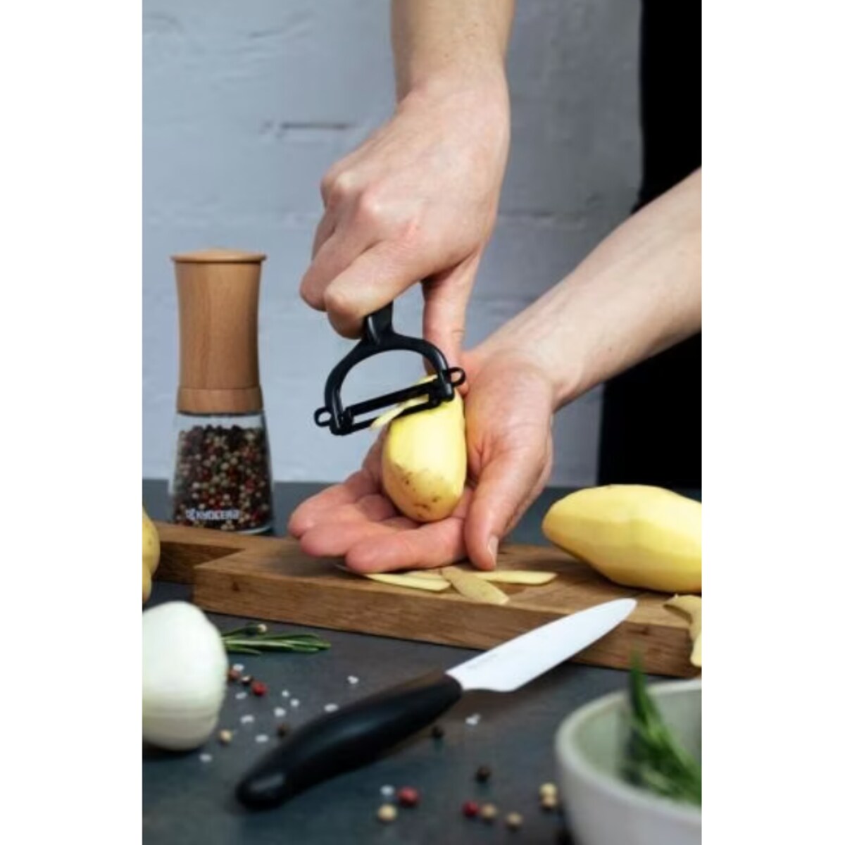 Zestaw: nóż Santoku Gen + obieraczka, Kyocera