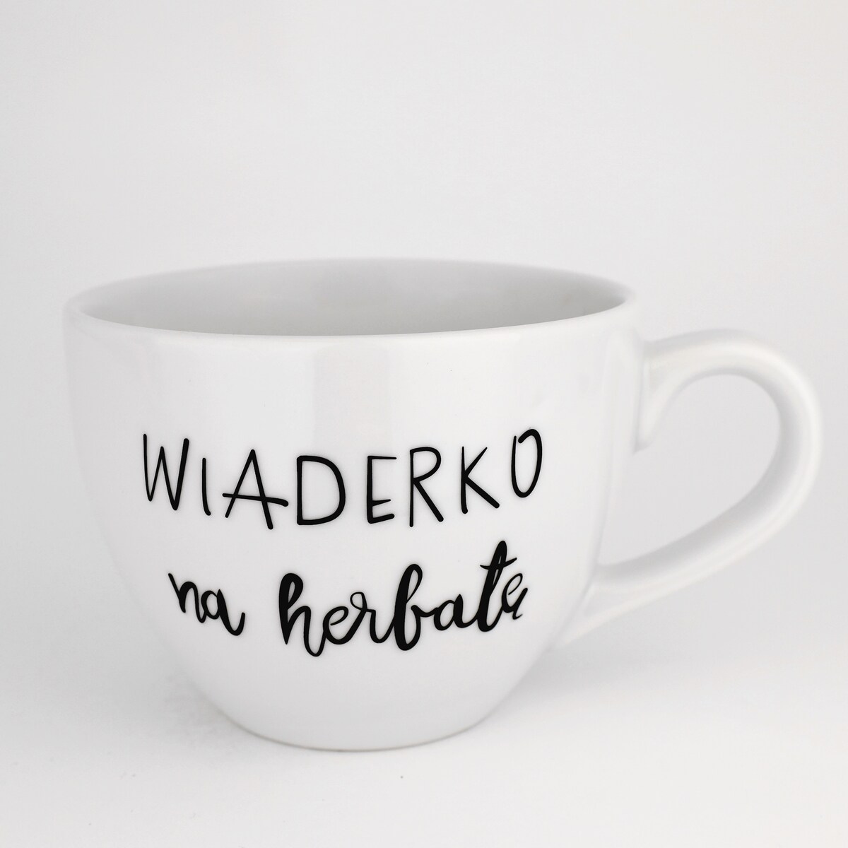 Biały Kubek Porcelanowy 500 ml - Zabawny Napis Wiaderko na Herbatę na Urodziny dla Miłośnika Herbaty