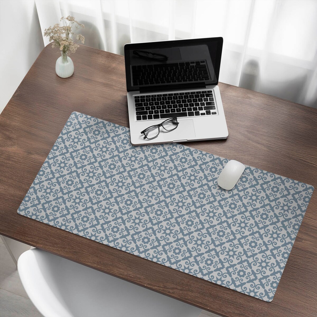 Niebieska mata na biurko Kwiatowy ornament, 100x50 cm